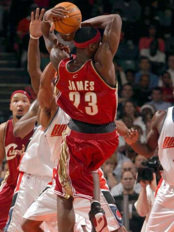 中展现出更 中展现出更